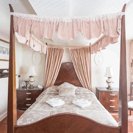 Oyo Ridgeway Hotel Чінґфорд Екстер'єр фото