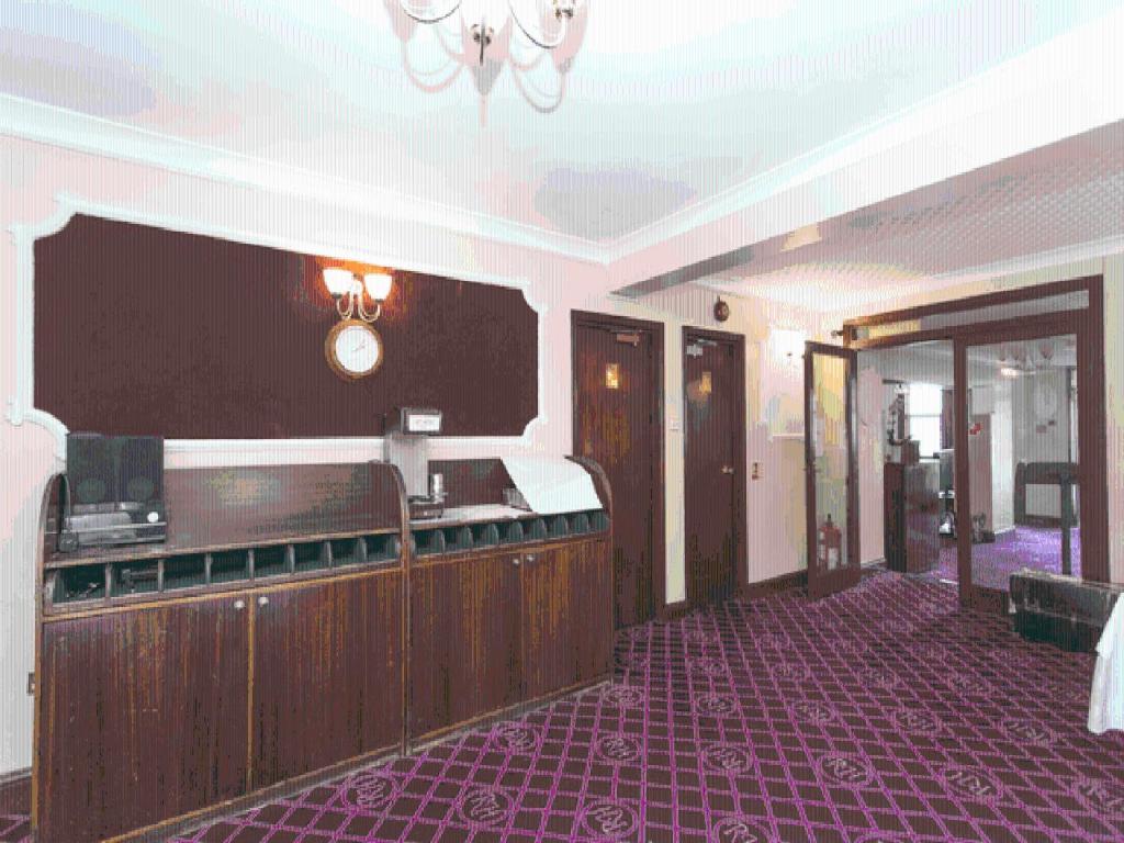 Oyo Ridgeway Hotel Чінґфорд Екстер'єр фото