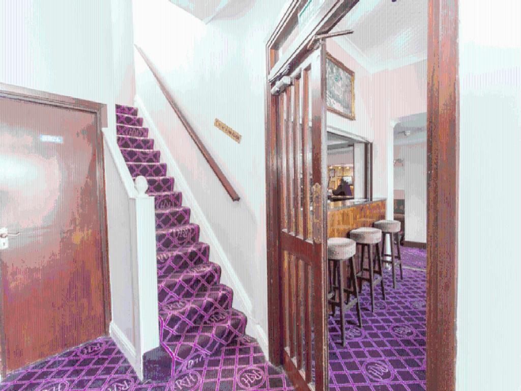Oyo Ridgeway Hotel Чінґфорд Екстер'єр фото