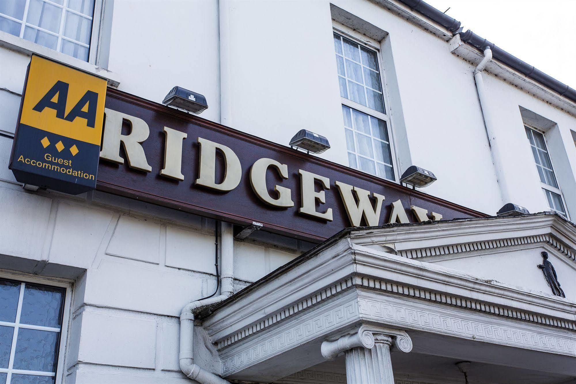 Oyo Ridgeway Hotel Чінґфорд Екстер'єр фото