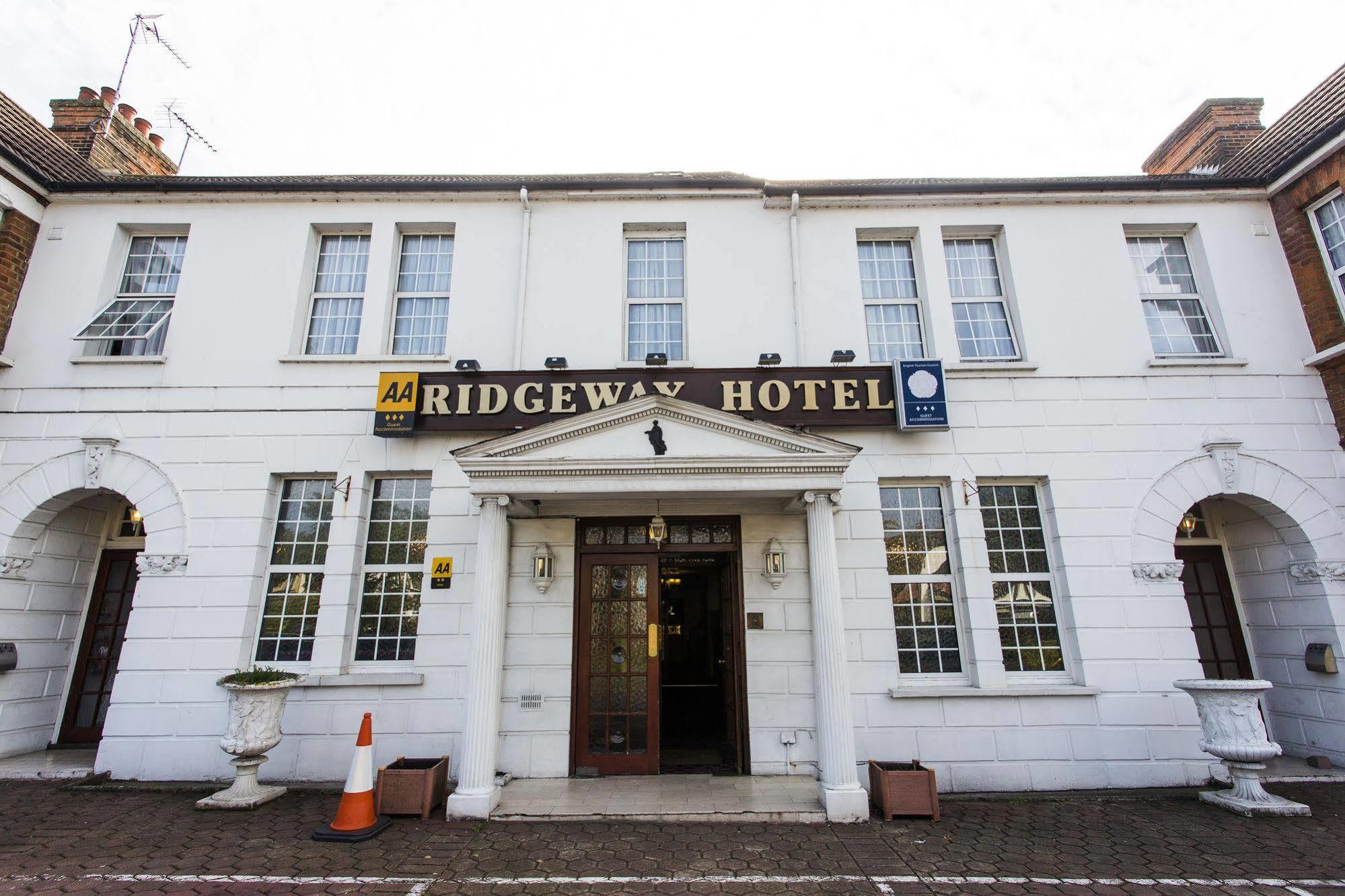 Oyo Ridgeway Hotel Чінґфорд Екстер'єр фото